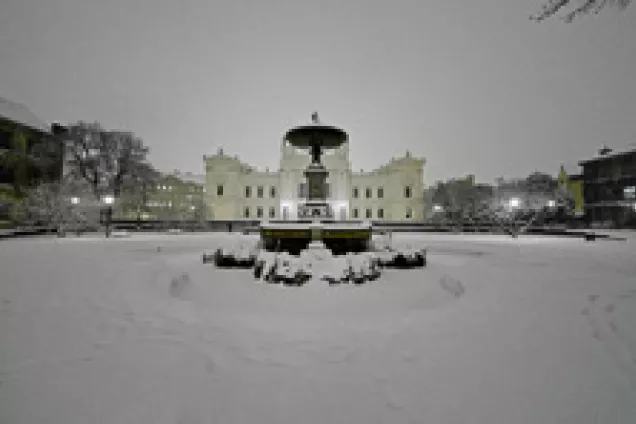 Universitetshuset i snö. Foto: Kennet Ruona.