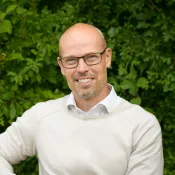 Porträtt av Fredrik Johansson. Foto.
