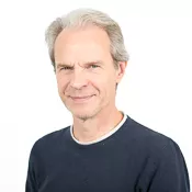 Porträtt av Dennis Hasselquist. Foto.